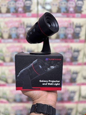پروژکتور ستاره‌ای و کهکشانی کیهان